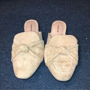 Torrid Tan Bow Mule Loafers Size 8W